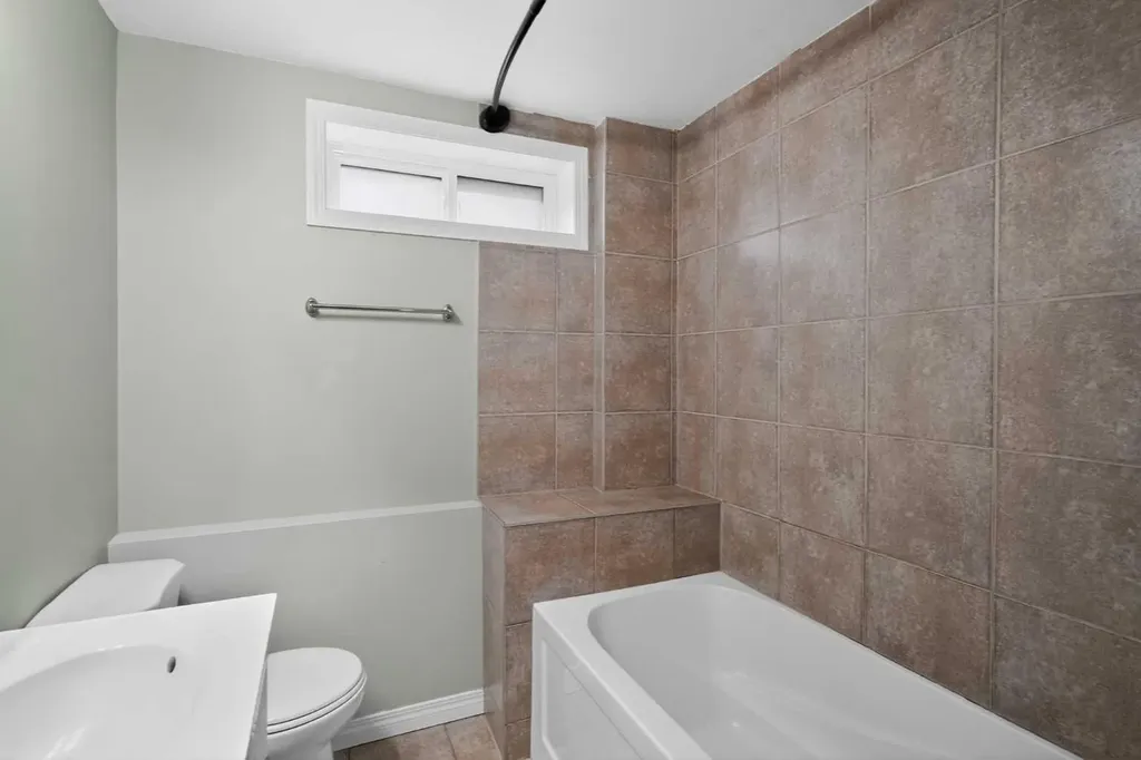 43 Coleridge Road NW Calgary AB T2K 1X1