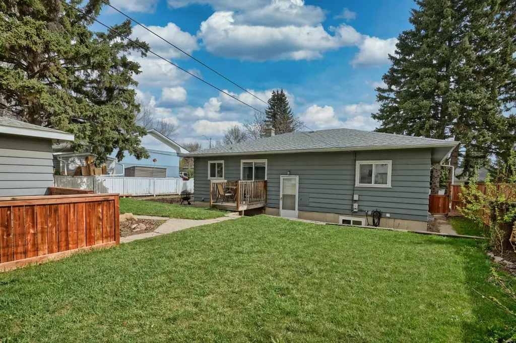 43 Coleridge Road NW Calgary AB T2K 1X1