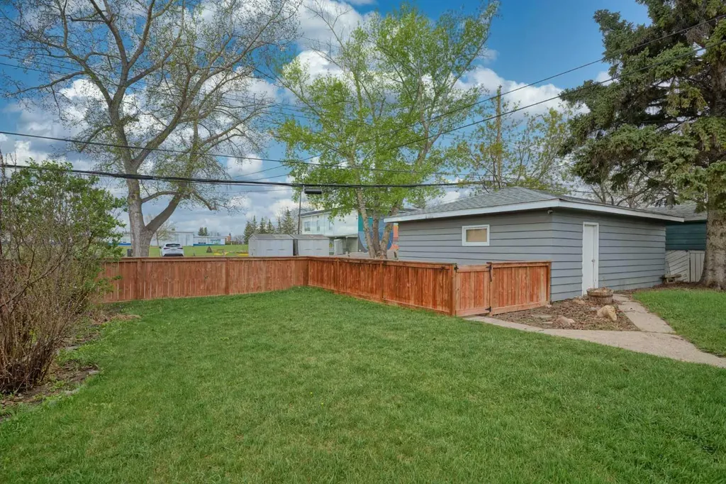 43 Coleridge Road NW Calgary AB T2K 1X1