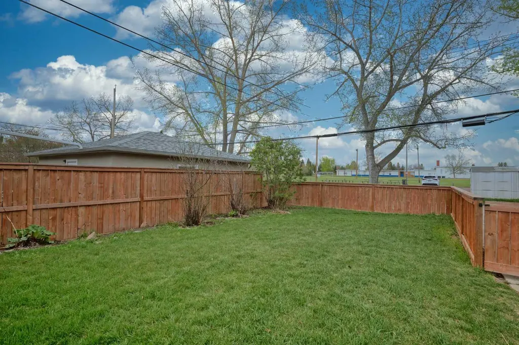 43 Coleridge Road NW Calgary AB T2K 1X1