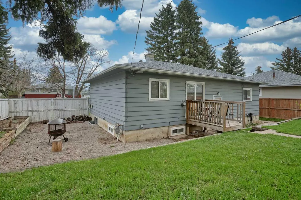 43 Coleridge Road NW Calgary AB T2K 1X1