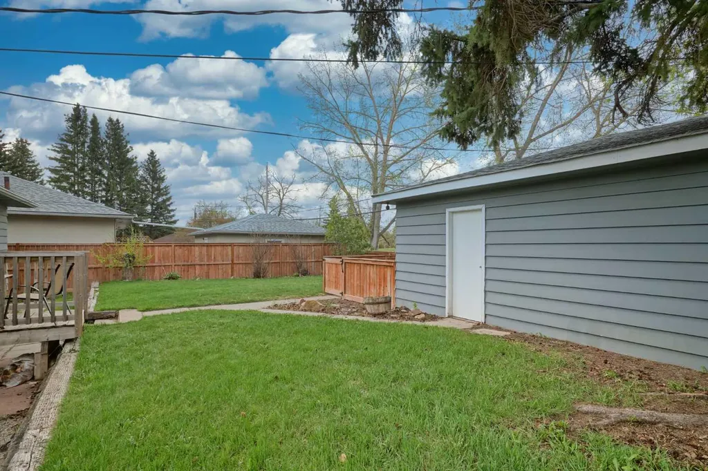 43 Coleridge Road NW Calgary AB T2K 1X1