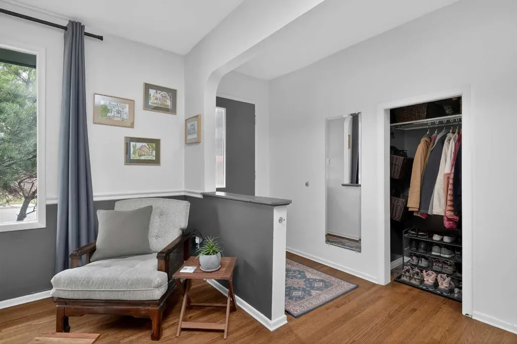 43 Coleridge Road NW Calgary AB T2K 1X1