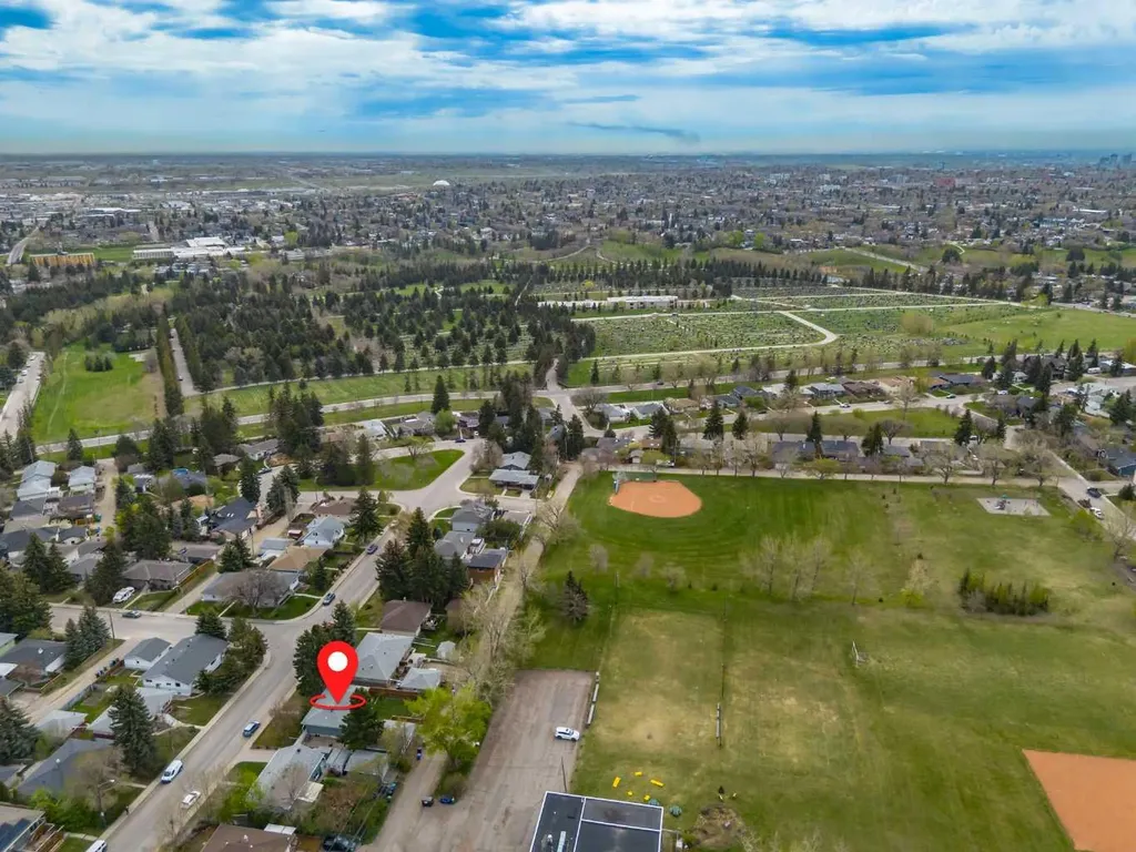 43 Coleridge Road NW Calgary AB T2K 1X1