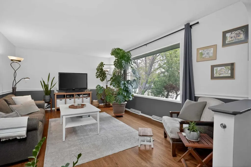 43 Coleridge Road NW Calgary AB T2K 1X1