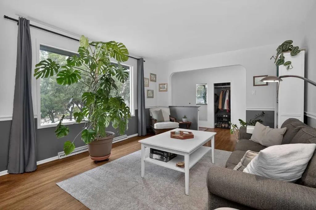 43 Coleridge Road NW Calgary AB T2K 1X1