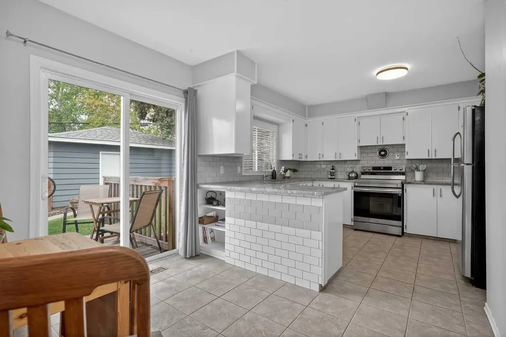 43 Coleridge Road NW Calgary AB T2K 1X1
