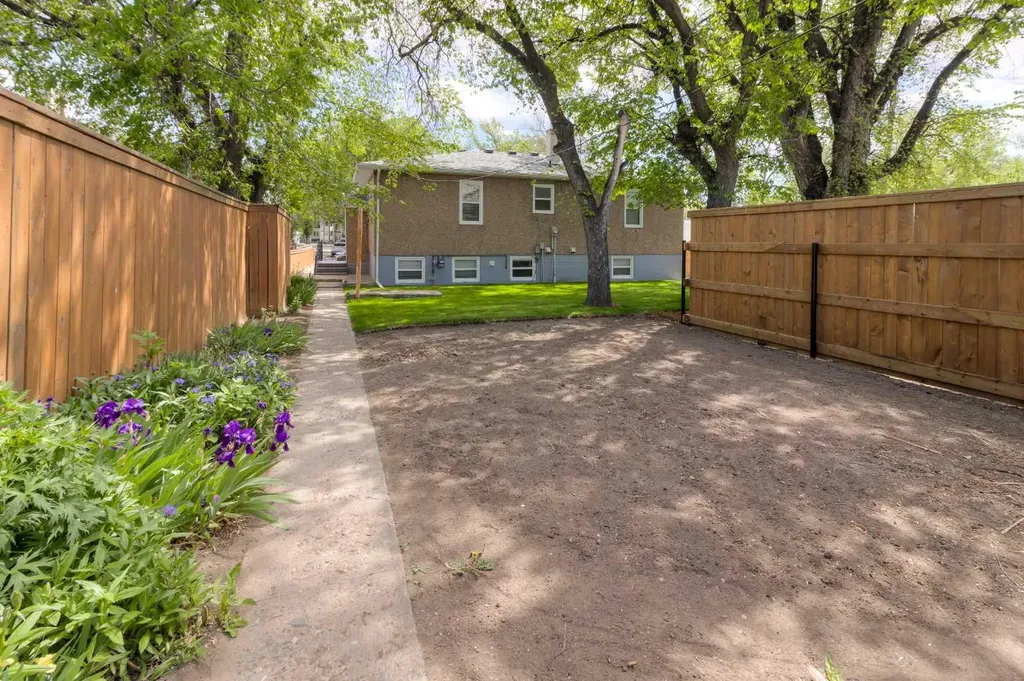 742 5 Street S Lethbridge AB T1J 2C4