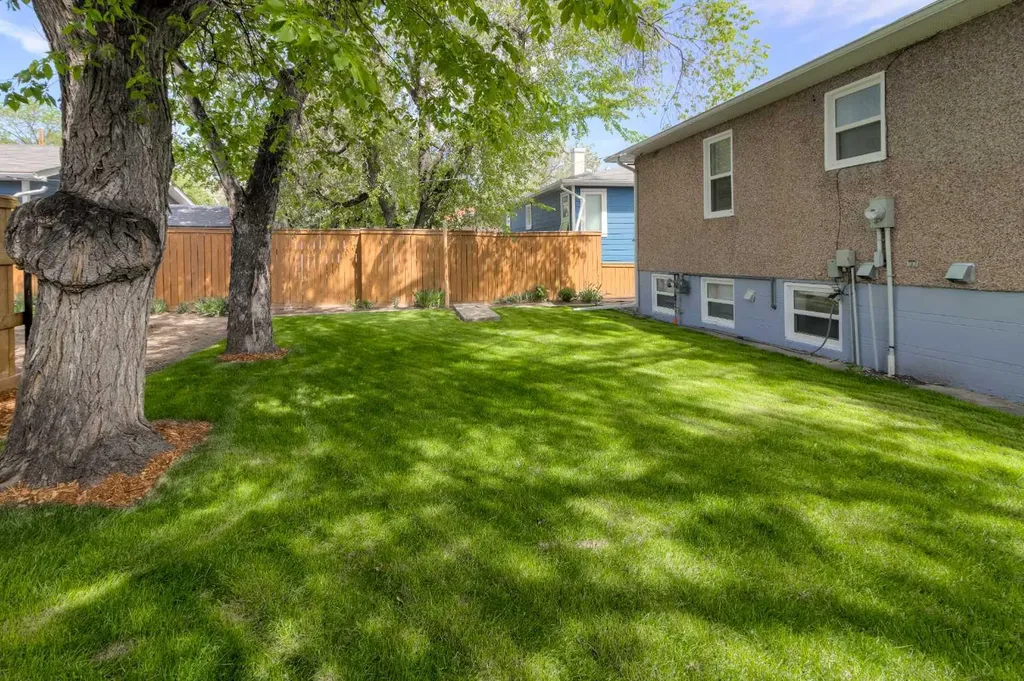 742 5 Street S Lethbridge AB T1J 2C4