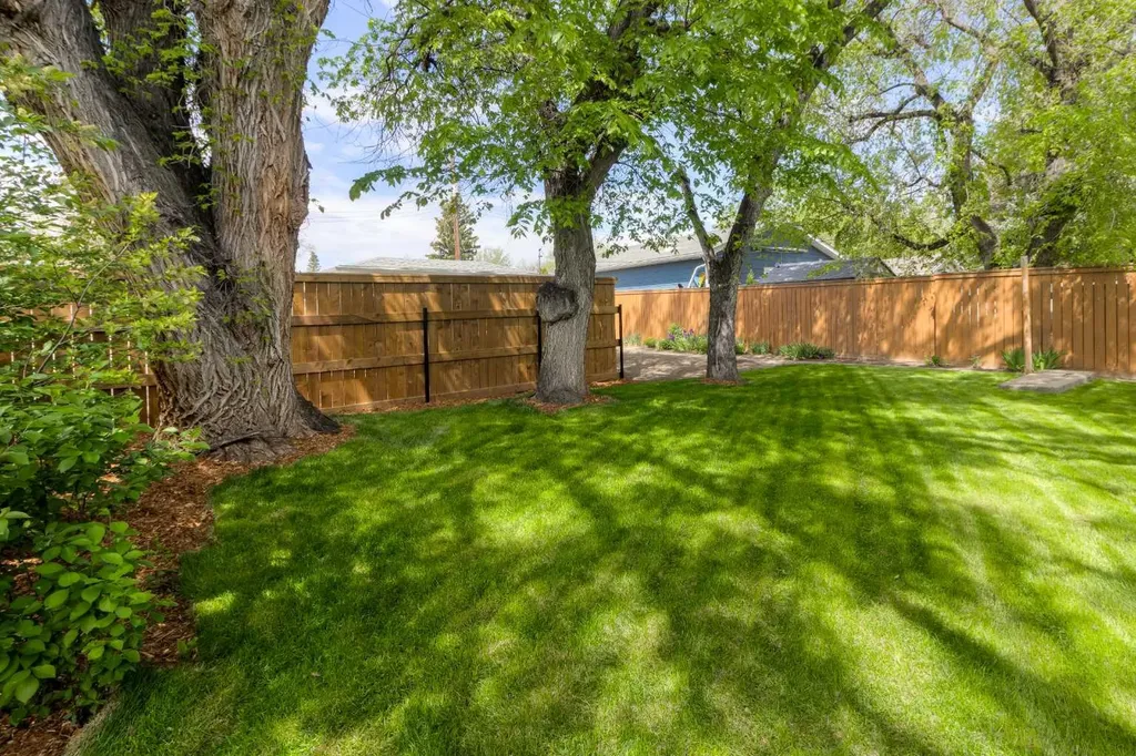 742 5 Street S Lethbridge AB T1J 2C4