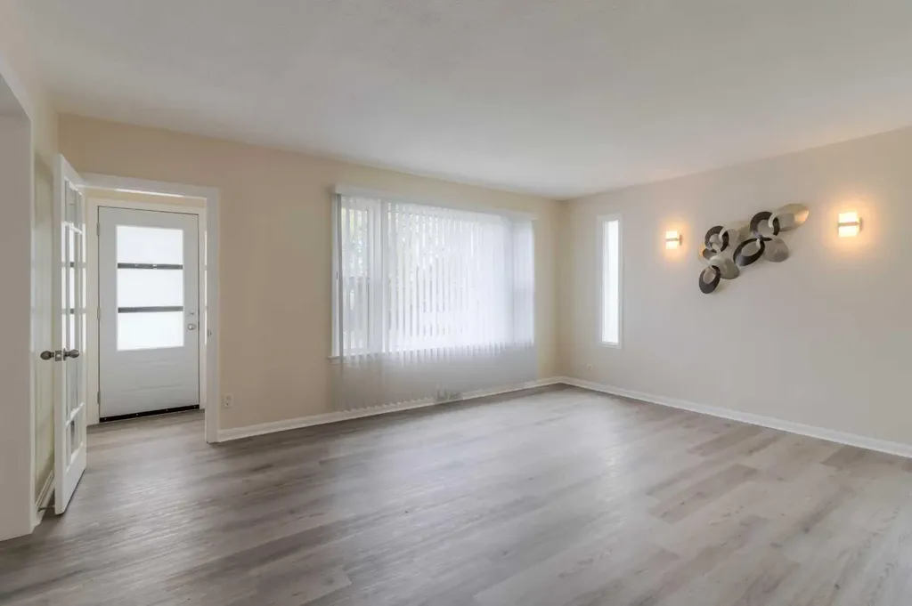 742 5 Street S Lethbridge AB T1J 2C4