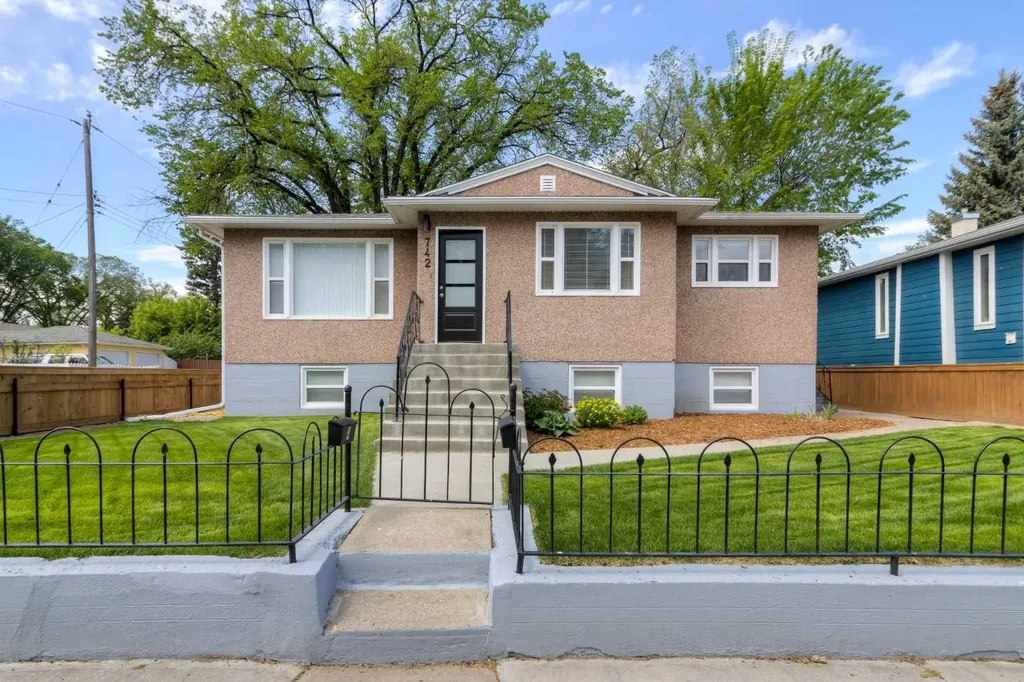 742 5 Street S Lethbridge AB T1J 2C4