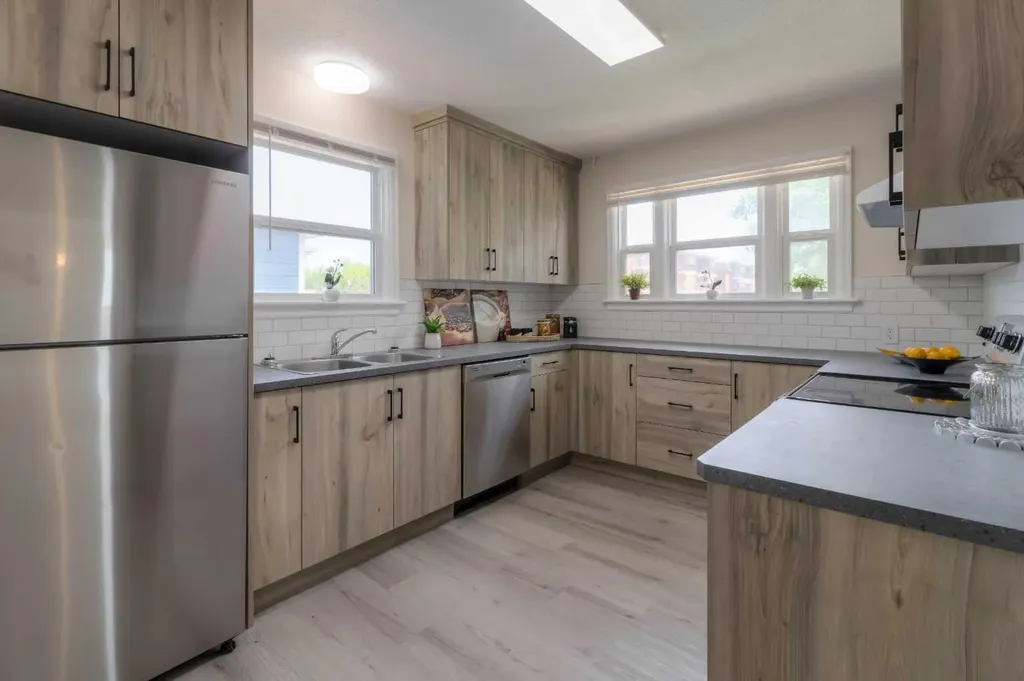 742 5 Street S Lethbridge AB T1J 2C4