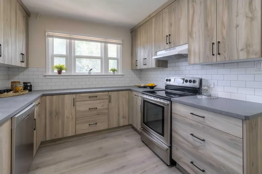 742 5 Street S Lethbridge AB T1J 2C4