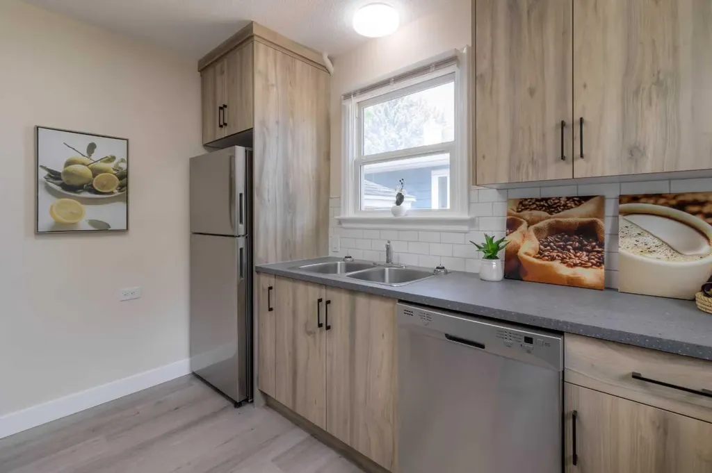 742 5 Street S Lethbridge AB T1J 2C4