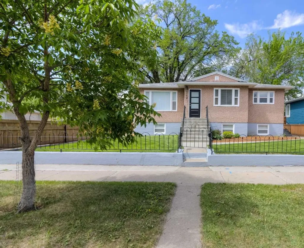 742 5 Street S Lethbridge AB T1J 2C4