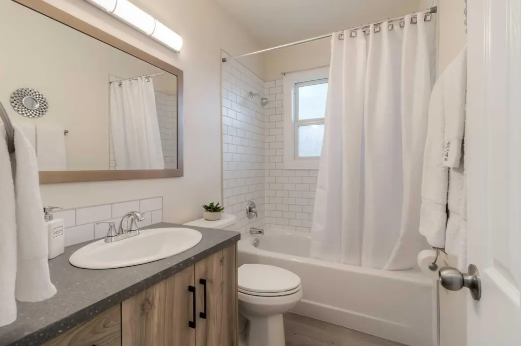 742 5 Street S Lethbridge AB T1J 2C4