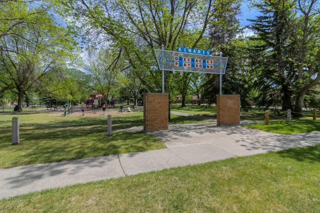 742 5 Street S Lethbridge AB T1J 2C4