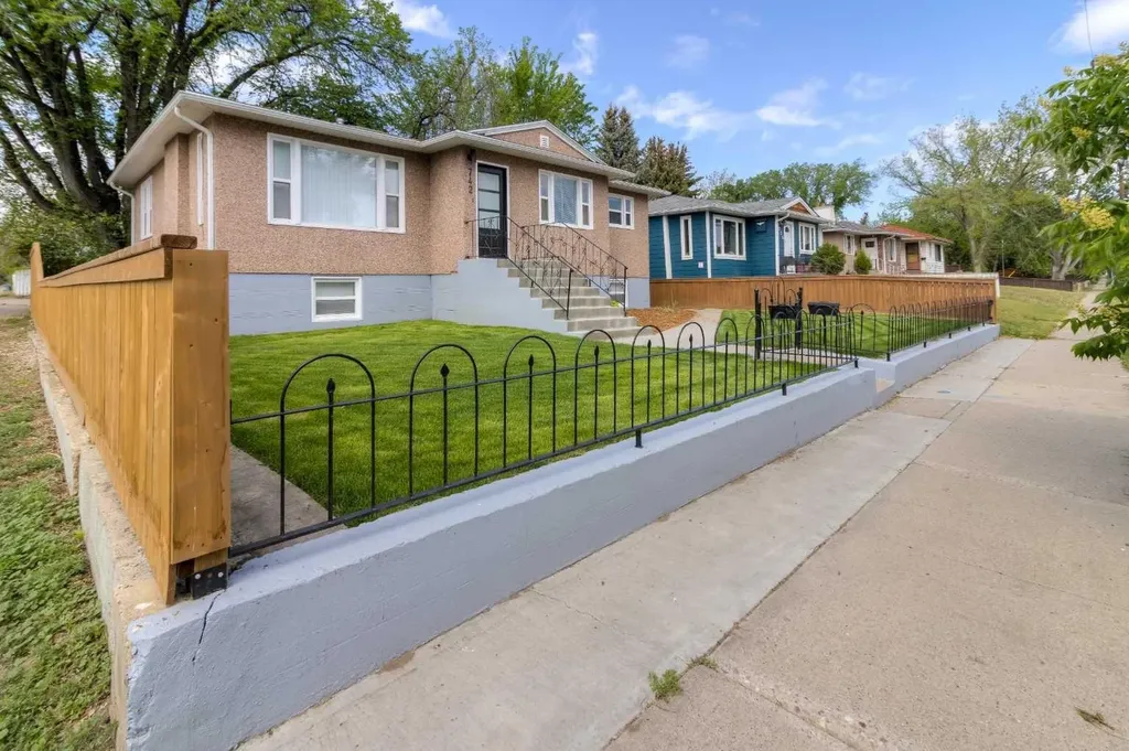 742 5 Street S Lethbridge AB T1J 2C4