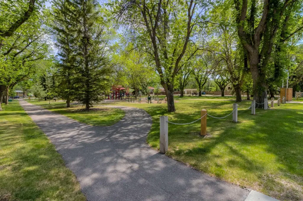 742 5 Street S Lethbridge AB T1J 2C4