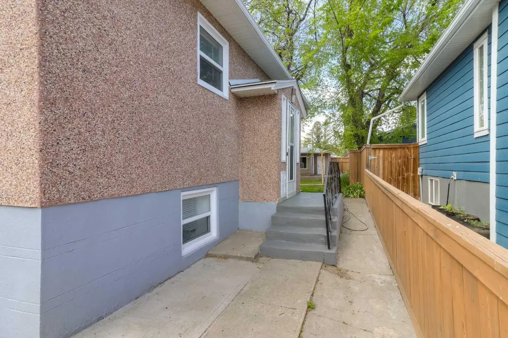 742 5 Street S Lethbridge AB T1J 2C4