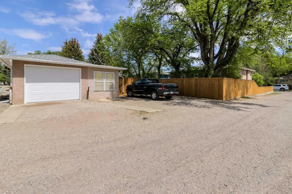 742 5 Street S Lethbridge AB T1J 2C4
