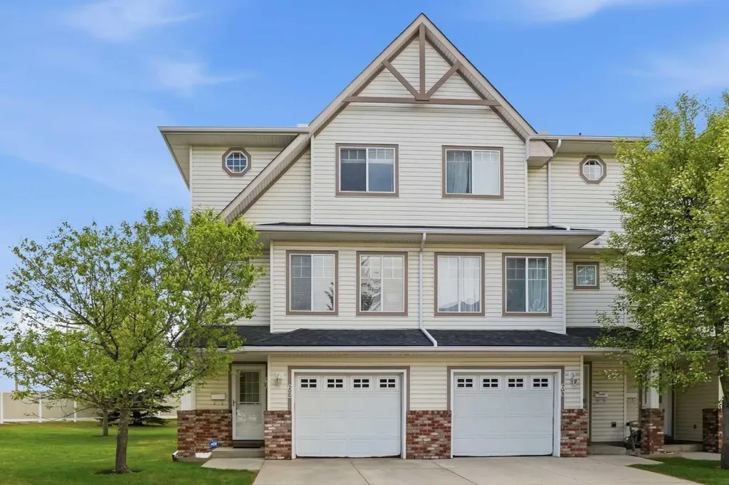 62 Country Hills Cove NW Calgary AB T3K 5G7