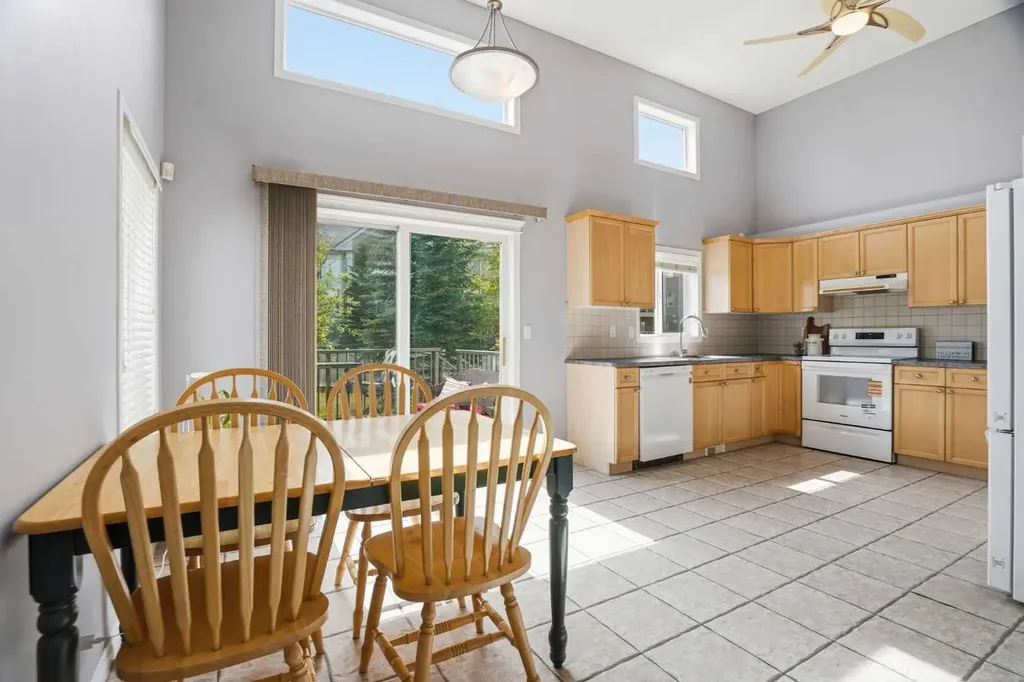 62 Country Hills Cove NW Calgary AB T3K 5G7