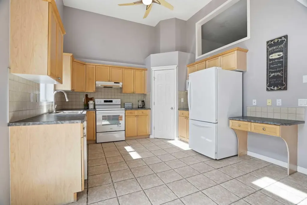 62 Country Hills Cove NW Calgary AB T3K 5G7
