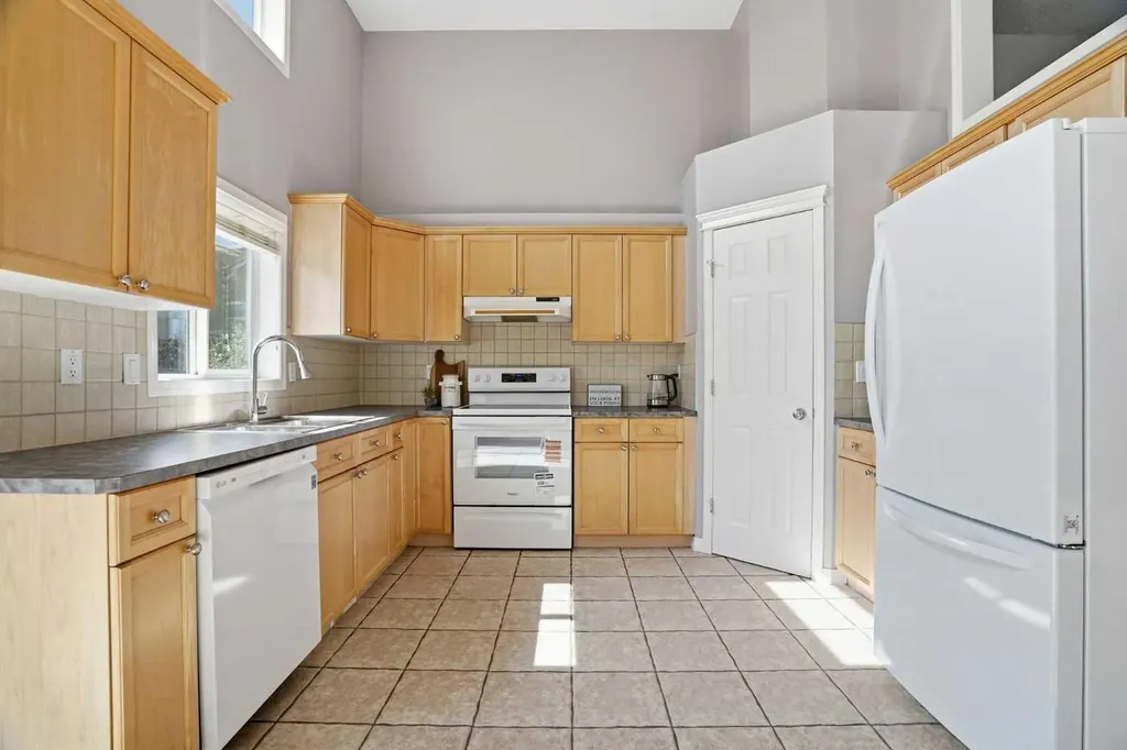 62 Country Hills Cove NW Calgary AB T3K 5G7