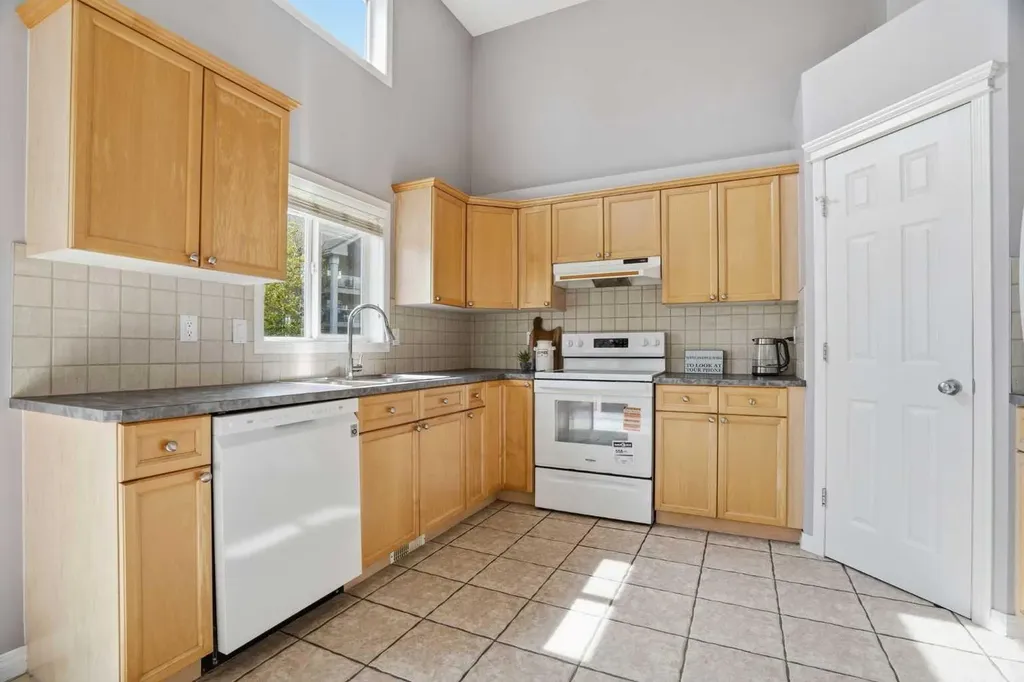 62 Country Hills Cove NW Calgary AB T3K 5G7