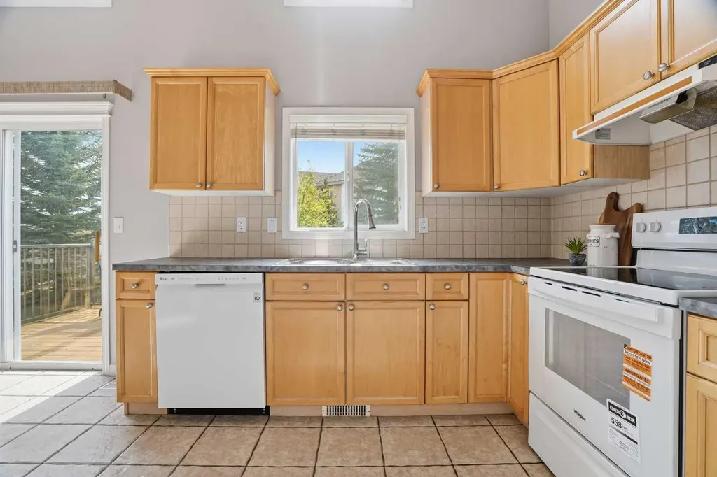 62 Country Hills Cove NW Calgary AB T3K 5G7
