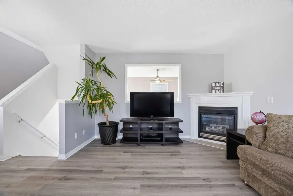 62 Country Hills Cove NW Calgary AB T3K 5G7