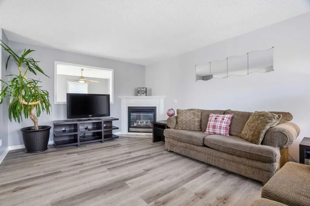 62 Country Hills Cove NW Calgary AB T3K 5G7