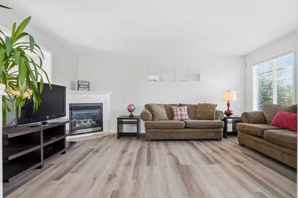 62 Country Hills Cove NW Calgary AB T3K 5G7