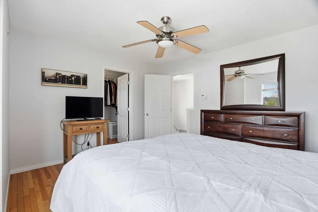 62 Country Hills Cove NW Calgary AB T3K 5G7