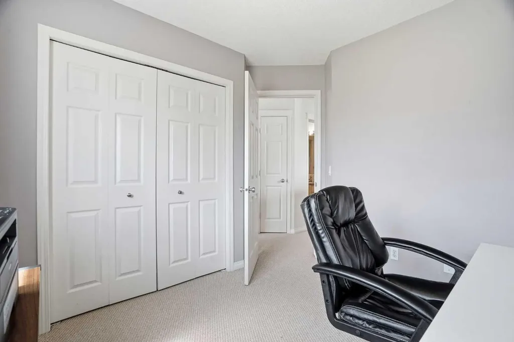62 Country Hills Cove NW Calgary AB T3K 5G7
