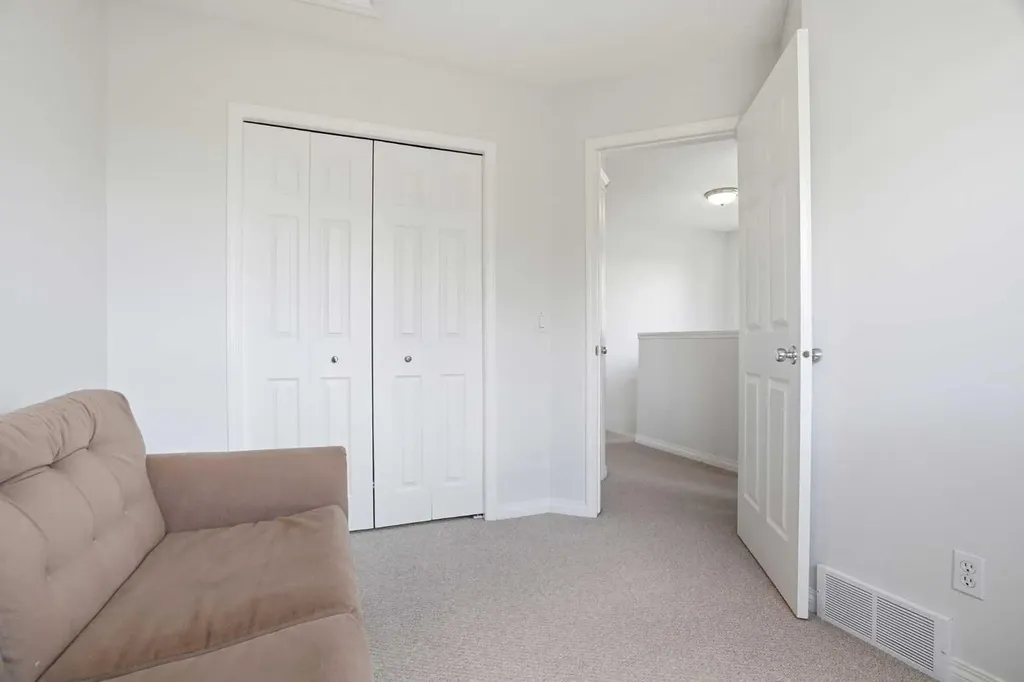 62 Country Hills Cove NW Calgary AB T3K 5G7