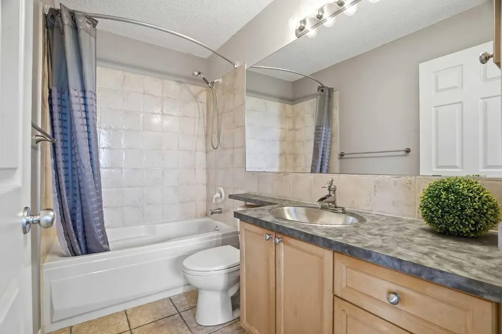62 Country Hills Cove NW Calgary AB T3K 5G7