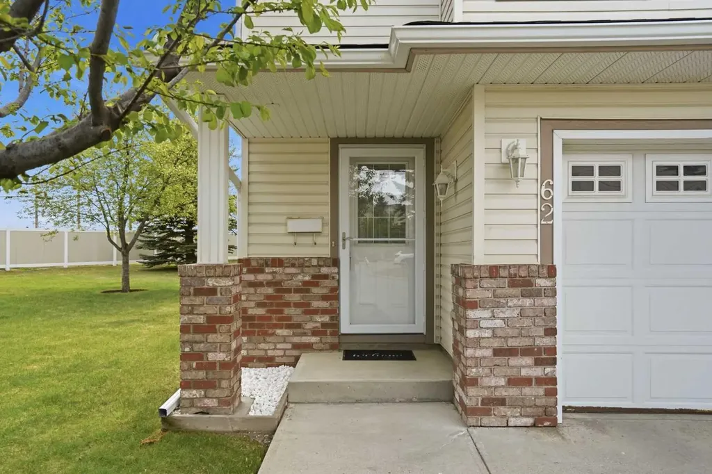 62 Country Hills Cove NW Calgary AB T3K 5G7