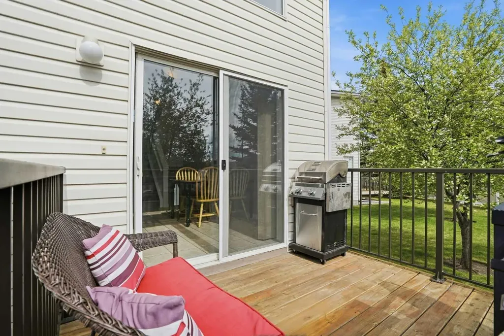62 Country Hills Cove NW Calgary AB T3K 5G7