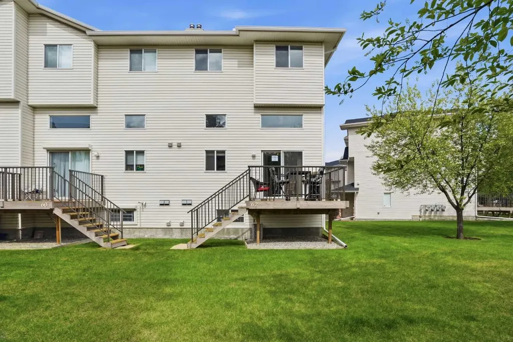 62 Country Hills Cove NW Calgary AB T3K 5G7