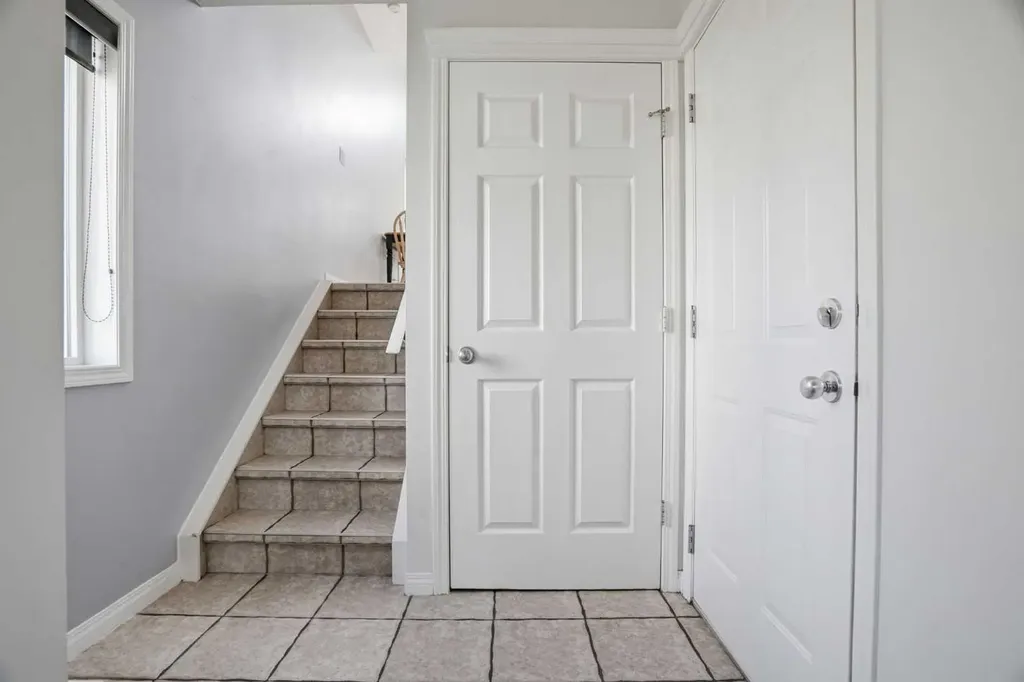 62 Country Hills Cove NW Calgary AB T3K 5G7
