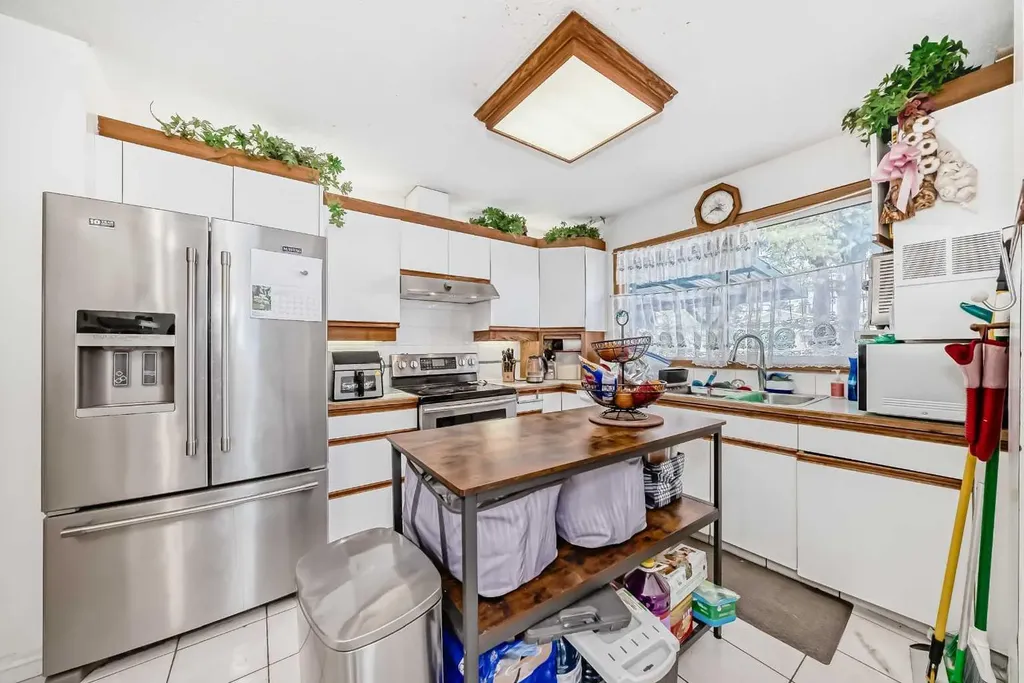 5132 Marian Way NE Calgary AB T2A 2Y4