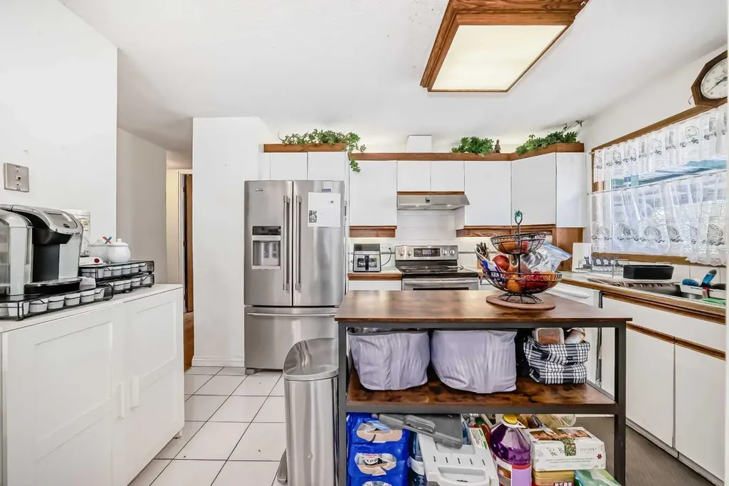 5132 Marian Way NE Calgary AB T2A 2Y4