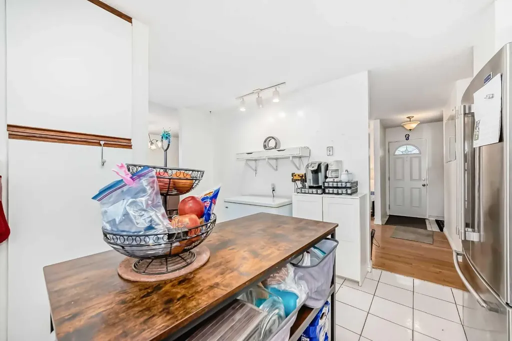 5132 Marian Way NE Calgary AB T2A 2Y4