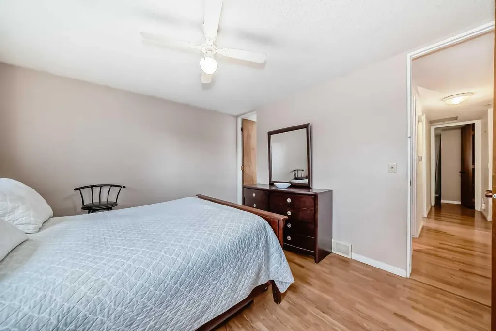 5132 Marian Way NE Calgary AB T2A 2Y4