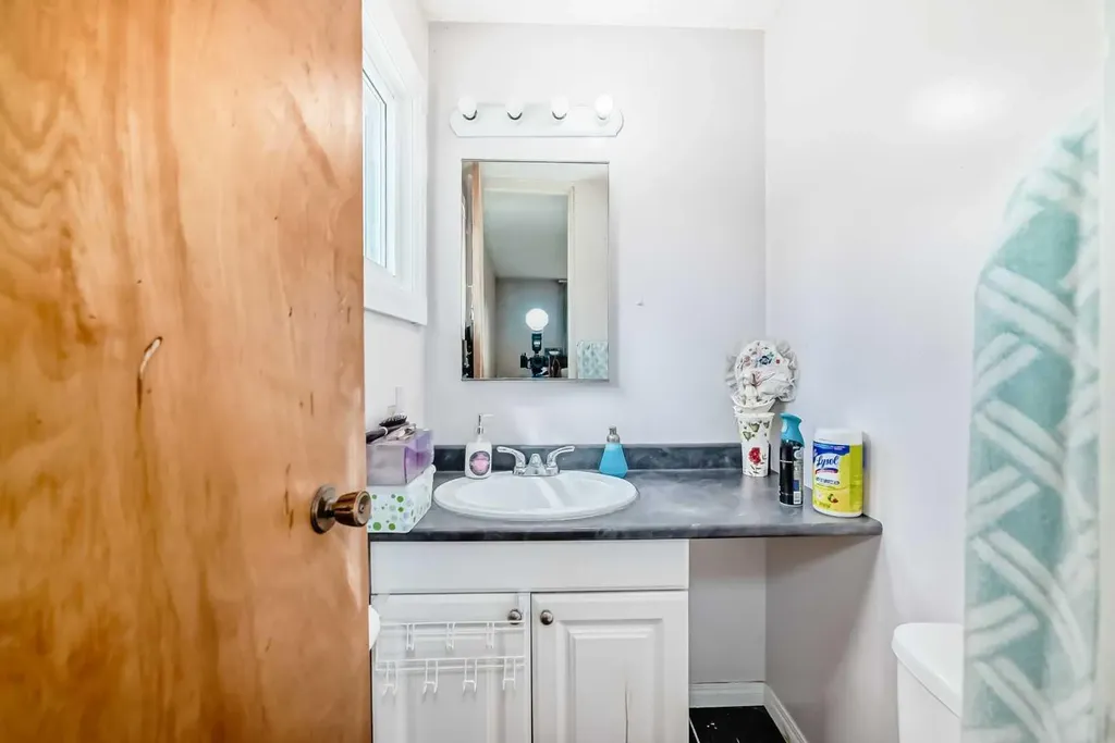 5132 Marian Way NE Calgary AB T2A 2Y4