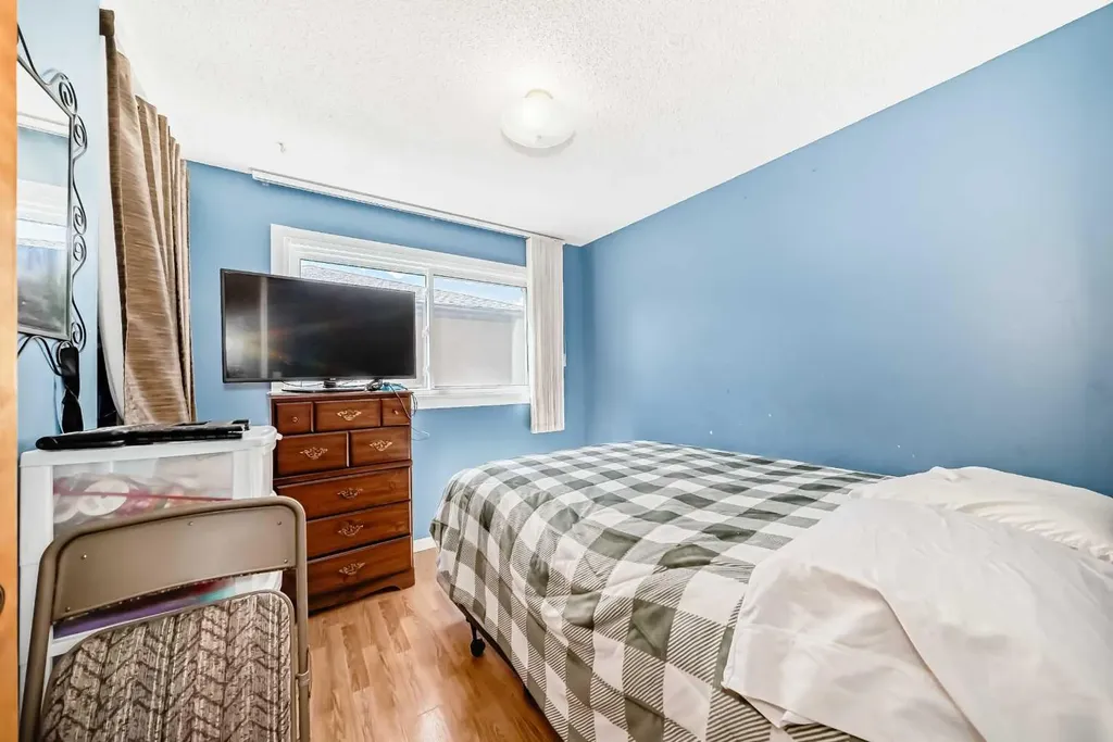 5132 Marian Way NE Calgary AB T2A 2Y4