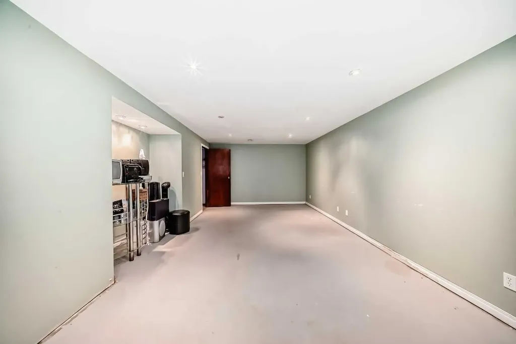 5132 Marian Way NE Calgary AB T2A 2Y4